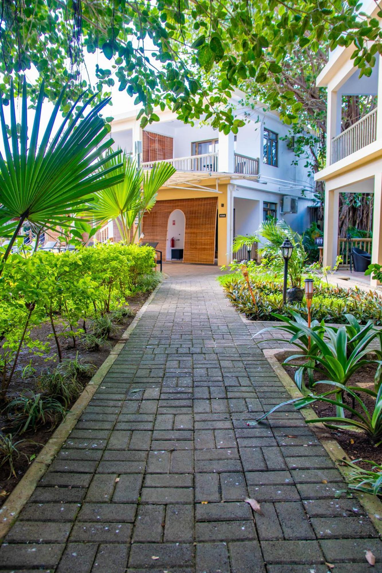 The Garden Lodge Pereybere - Piscine & Jardin Pereybere Beach Exterior photo